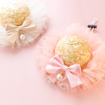 Naminių gyvūnėlių šiaudinė skrybėlė — gėlių raštas, rankų darbo mezginys, vasaros sezonas