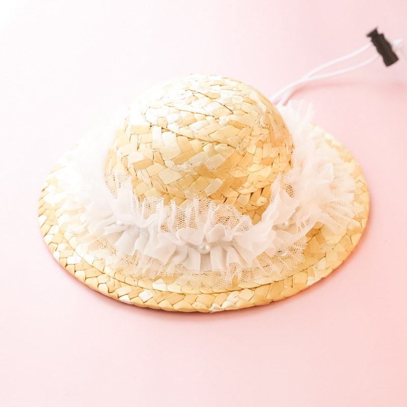 Naminių gyvūnėlių šiaudinė skrybėlė — gėlių raštas, rankų darbo mezginys, vasaros sezonas