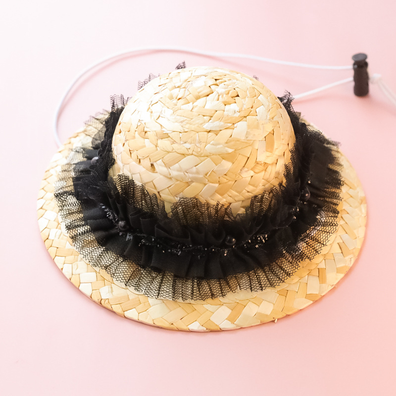 Naminių gyvūnėlių šiaudinė skrybėlė — gėlių raštas, rankų darbo mezginys, vasaros sezonas