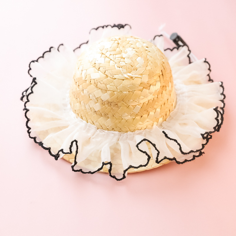 Naminių gyvūnėlių šiaudinė skrybėlė — gėlių raštas, rankų darbo mezginys, vasaros sezonas