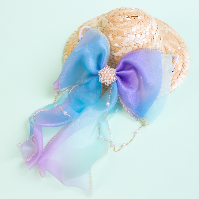 Naminių gyvūnėlių šiaudinė skrybėlė — gėlių raštas, rankų darbo mezginys, vasaros sezonas