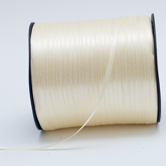 Poliesterio satino juostelė vestuvėms, dovanų įvyniojimui, gėlių įvyniojimui ir namų dekorui – aukšta kokybė