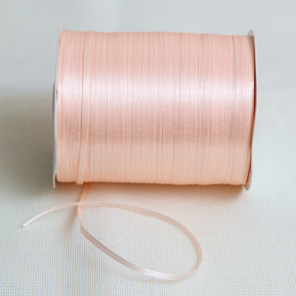 Poliesterio satino juostelė vestuvėms, dovanų įvyniojimui, gėlių įvyniojimui ir namų dekorui – aukšta kokybė