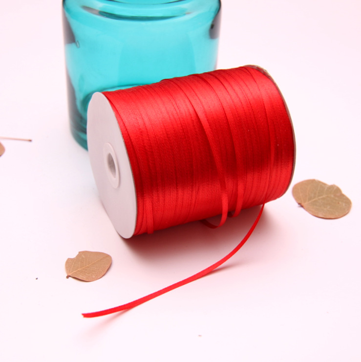 Poliesterio satino juostelė vestuvėms, dovanų įvyniojimui, gėlių įvyniojimui ir namų dekorui – aukšta kokybė