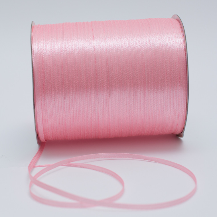 Poliesterio satino juostelė vestuvėms, dovanų įvyniojimui, gėlių įvyniojimui ir namų dekorui – aukšta kokybė