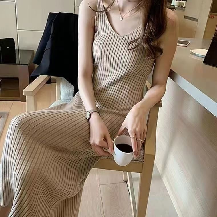 Nertinė suknelė su petnešėlėmis, V formos iškirptė, aukštas juosmuo, ilga suknelė