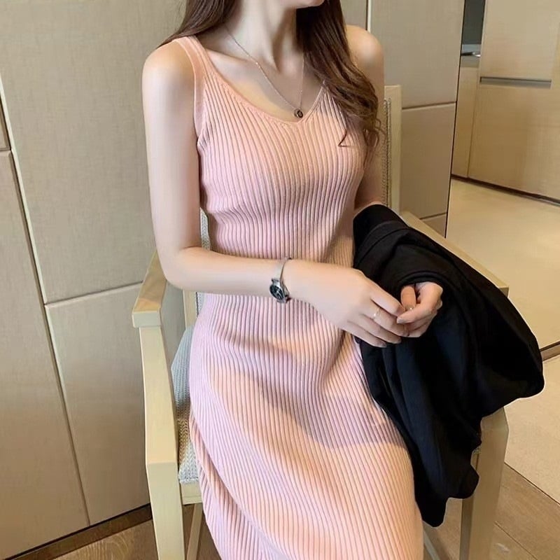 Nertinė suknelė su petnešėlėmis, V formos iškirptė, aukštas juosmuo, ilga suknelė