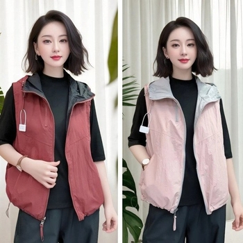 Sieviešu kapucēta veste ar rāvējslēdzēju priekšā, poliestera audums, brīvs piegriezums (kapucīte; rāvējslēdzējs; brīvs piegriezums; poliesteris; rudens 2025)