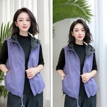 Sieviešu kapucēta veste ar rāvējslēdzēju priekšā, poliestera audums, brīvs piegriezums (kapucīte; rāvējslēdzējs; brīvs piegriezums; poliesteris; rudens 2025)