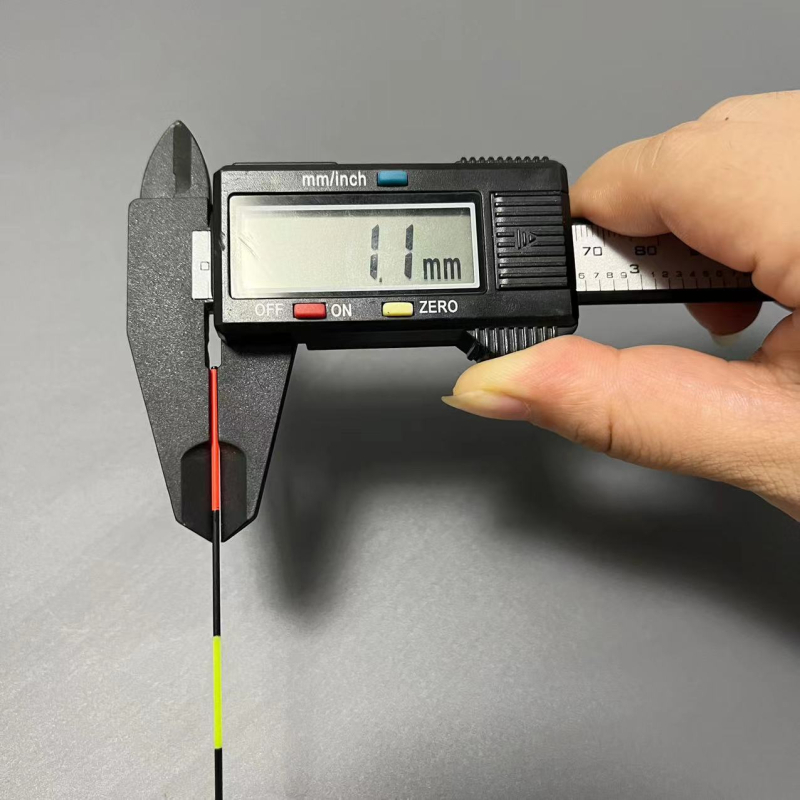 316/425 Prošireni crni elektronički repni dio, dodatak od 1,2 mm, plovak promjene boje za noćni ribol karasa, fina tvrda repa