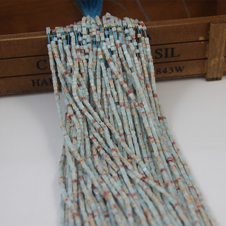 Išsklaidytos karoliukus iš kvarco; Medžiagos: paveikslėlio akmuo, imperatoriškas akmuo, sintetinis purpurinis achatas, sintetinis rhodolitas; Stilius: madingas