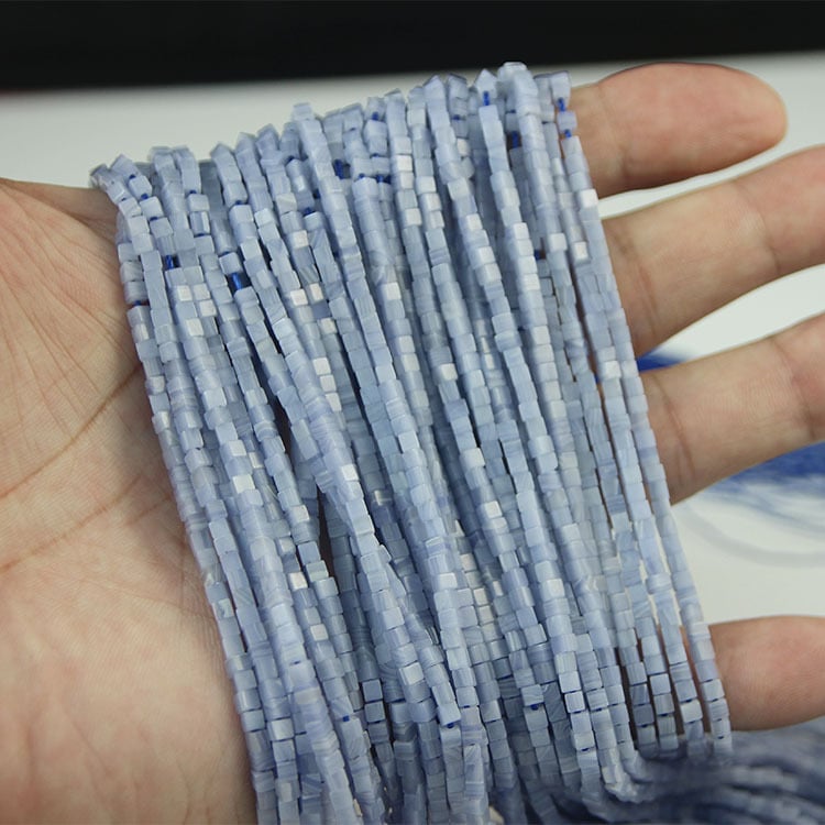 Išsklaidytos karoliukus iš kvarco; Medžiagos: paveikslėlio akmuo, imperatoriškas akmuo, sintetinis purpurinis achatas, sintetinis rhodolitas; Stilius: madingas