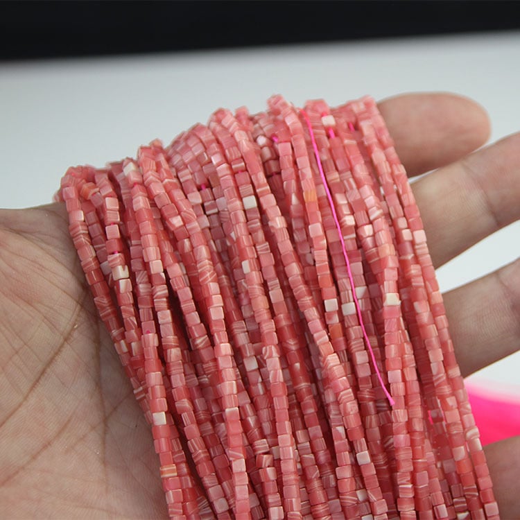 Išsklaidytos karoliukus iš kvarco; Medžiagos: paveikslėlio akmuo, imperatoriškas akmuo, sintetinis purpurinis achatas, sintetinis rhodolitas; Stilius: madingas