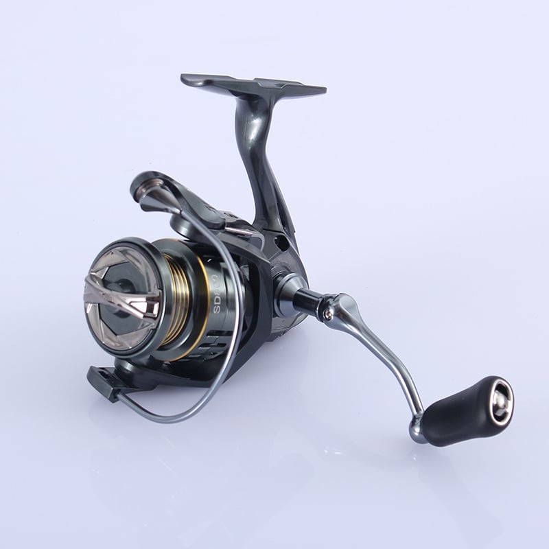 Spinning kolut – polu-metalna konstrukcija bez praznine, otporan na morsku vodu, dugi dometi bacanja