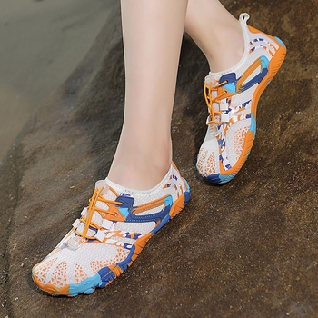 Cipele za prelazak rijeke – prozračne, brzo se sušeće, protuklizne; gornji dio mrežasti; potplat od prirodne gume