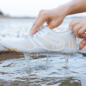 Cipele za prelazak rijeke – prozračne, brzo se sušeće, protuklizne; gornji dio mrežasti; potplat od prirodne gume