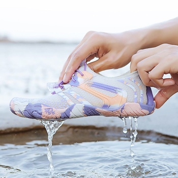 Cipele za prelazak rijeke – prozračne, brzo se sušeće, protuklizne; gornji dio mrežasti; potplat od prirodne gume