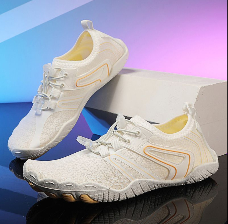 Cipele za prelazak rijeke – prozračne, brzo se sušeće, protuklizne; gornji dio mrežasti; potplat od prirodne gume