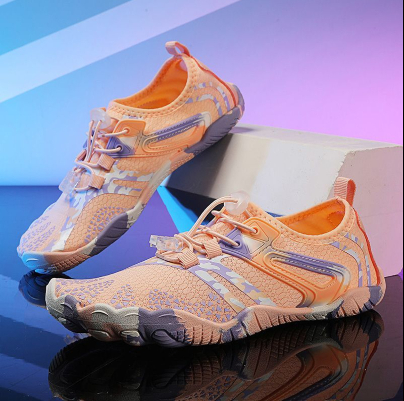 Cipele za prelazak rijeke – prozračne, brzo se sušeće, protuklizne; gornji dio mrežasti; potplat od prirodne gume