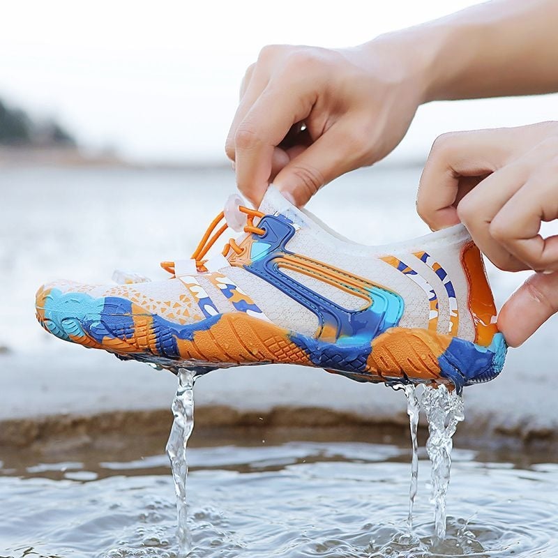 Cipele za prelazak rijeke – prozračne, brzo se sušeće, protuklizne; gornji dio mrežasti; potplat od prirodne gume