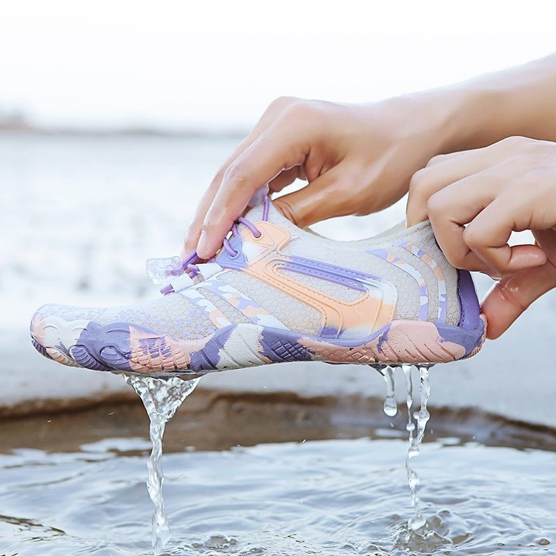 Cipele za prelazak rijeke – prozračne, brzo se sušeće, protuklizne; gornji dio mrežasti; potplat od prirodne gume