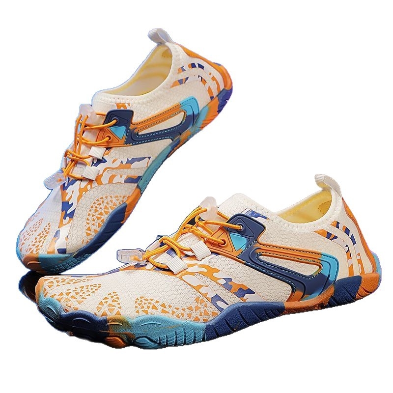 Cipele za prelazak rijeke – prozračne, brzo se sušeće, protuklizne; gornji dio mrežasti; potplat od prirodne gume