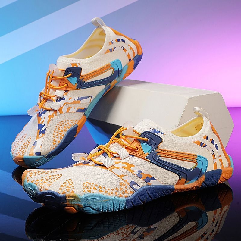 Cipele za prelazak rijeke – prozračne, brzo se sušeće, protuklizne; gornji dio mrežasti; potplat od prirodne gume