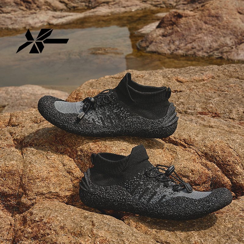 Pantofi pentru drumeții pe râu – Unisex, închidere cu bandă elastică, partea superioară din plasă respirabilă, talpă din cauciuc antiderapant, design de tip jos