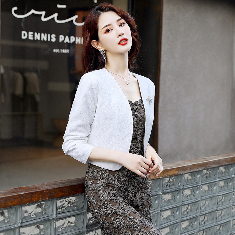 Γυναικείο δαντελένιο κοντό παλτό - Πολυεστέρας, Μονόχρωμο, Κοντό μήκος, Μακριά μανίκια, V-λαιμόκοψη, Ένα κουμπί