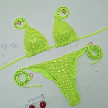 Costum de baie pentru femei, două piese, cu burete pentru bust, fără armături metalice; material: nailon, 80% poliester; model uni, fără mâneci