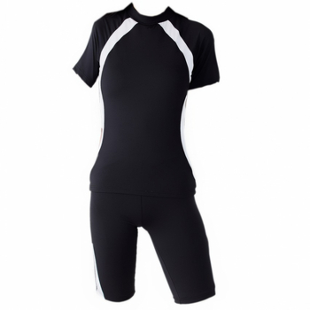 Costum de baie întreg pentru femei, croială conservatoare pentru acoperirea burții, cu burete la bust, fără suport metalic; poliester 95%, căptușeală 100% poliester, greutate 180 g/m2