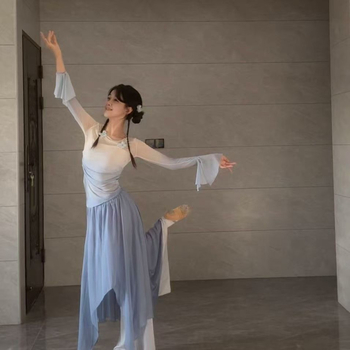 Sieviešu ķīniešu tautasdeju topsu komplekts ar gradientām tauriņa piedurknēm no plakana auduma (Zīmols: Fengju; Piemērošana: tautas dejas; Dzimums: sievietes; Audums: plakans audums; Sezona: pavasaris 2025)