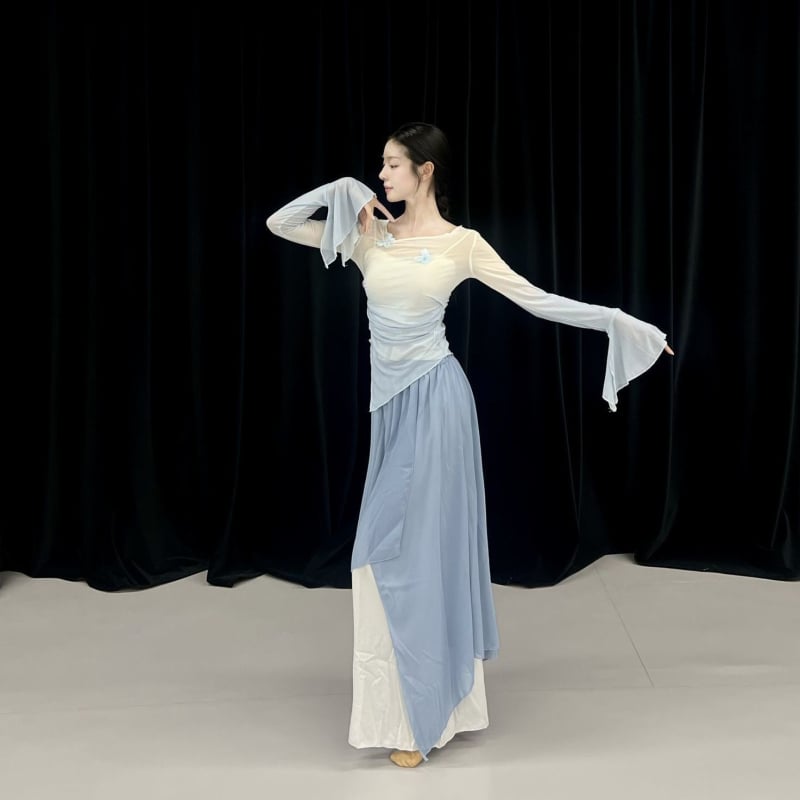 Sieviešu ķīniešu tautasdeju topsu komplekts ar gradientām tauriņa piedurknēm no plakana auduma (Zīmols: Fengju; Piemērošana: tautas dejas; Dzimums: sievietes; Audums: plakans audums; Sezona: pavasaris 2025)