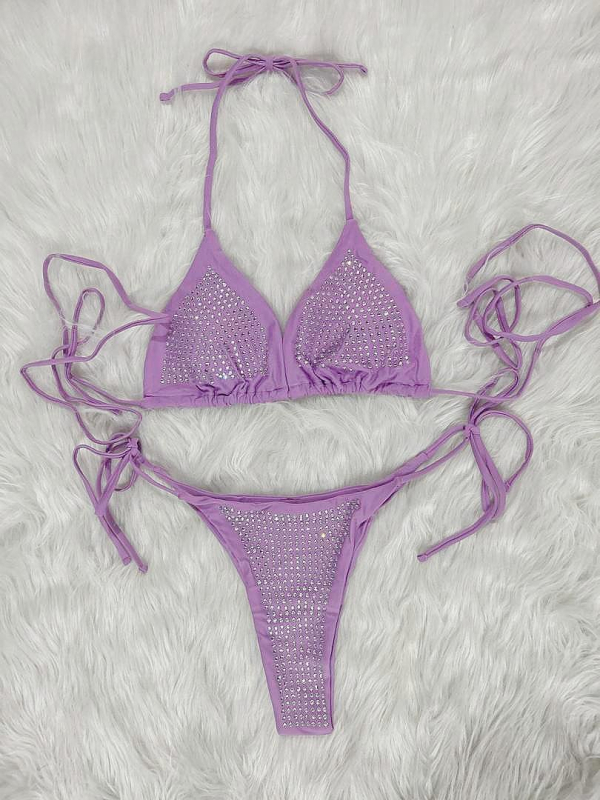 Bikini din două piese cu bretele, fără spate, foarte elastic; material nylon 82%, căptușeală poliester 18%; bureți în cupă