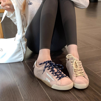 Ženske tenisice od nubuk velura - color-block, vezivanje, niska silueta, gumeni potplat