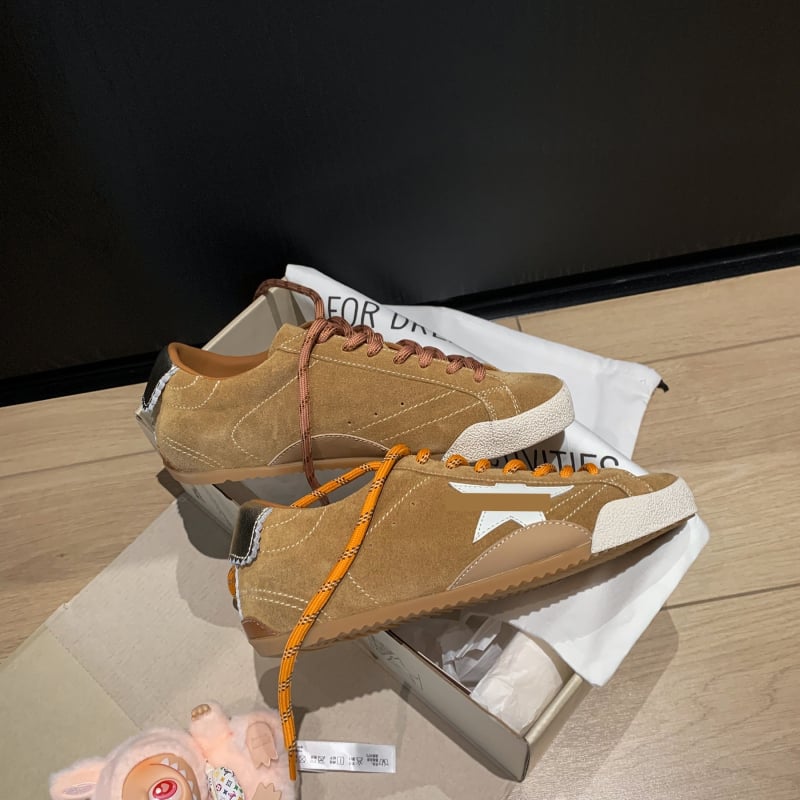 Ženske tenisice od nubuk velura - color-block, vezivanje, niska silueta, gumeni potplat