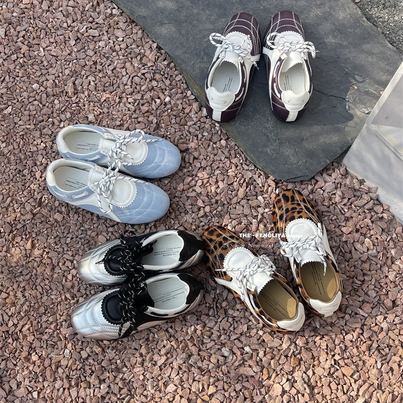 Γυναικεία δερμάτινα casual sneakers με άνω μέρος από δέρμα αγελάδας, χαμηλό τακούνι 1–3 cm, καουτσούκ σόλα, διπλός πάτος από δέρμα χοίρου, κορδόνια ή slip-on