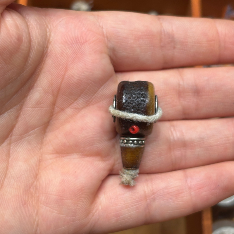 Buda Kostna glava u stilu Xizang s ugrađenim rezbarijama, polirana, Guangzhou, proljeće 2025, kod 324534