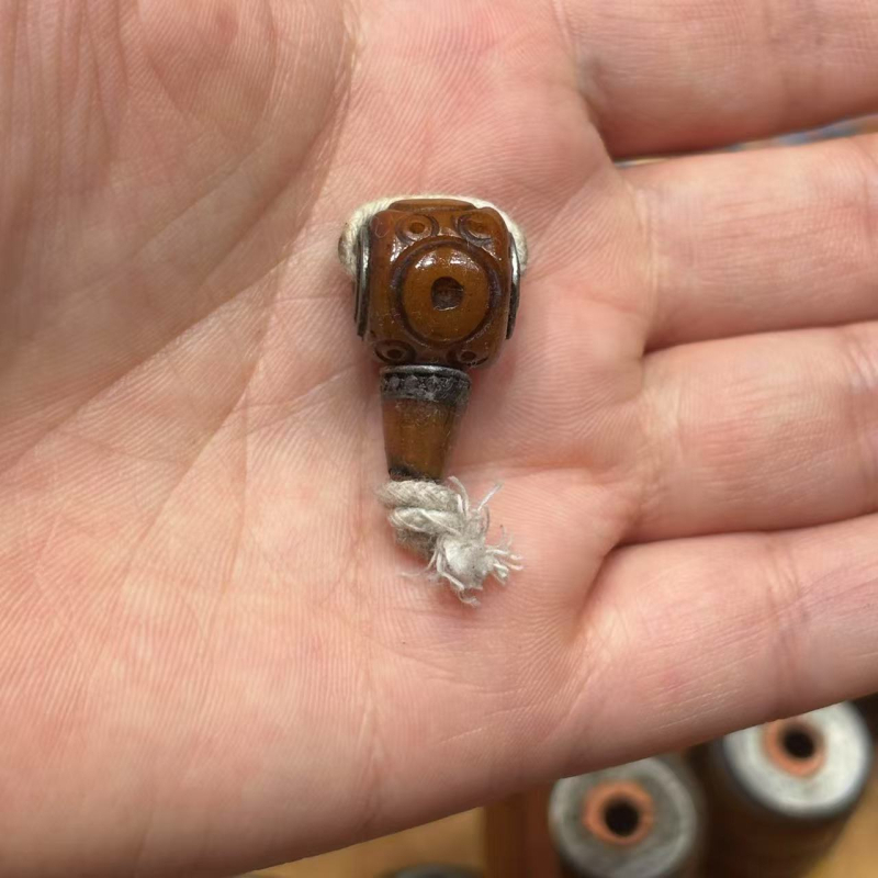 Buda Kostna glava u stilu Xizang s ugrađenim rezbarijama, polirana, Guangzhou, proljeće 2025, kod 324534