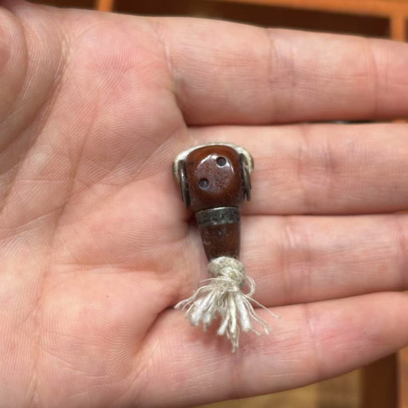 Buda Kostna glava u stilu Xizang s ugrađenim rezbarijama, polirana, Guangzhou, proljeće 2025, kod 324534