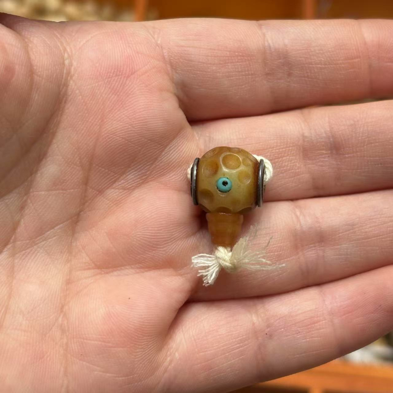 Buda Kostna glava u stilu Xizang s ugrađenim rezbarijama, polirana, Guangzhou, proljeće 2025, kod 324534