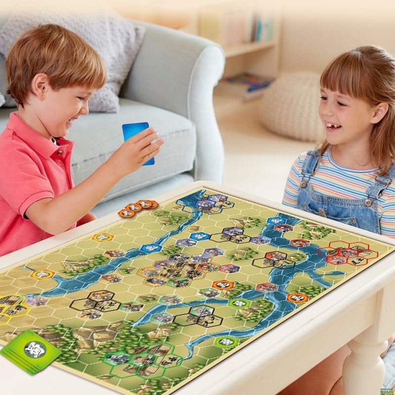 Настолна игра с карти: Трите царства – битка, партия и стратегия; за деца 4–6 години, цветна кутия