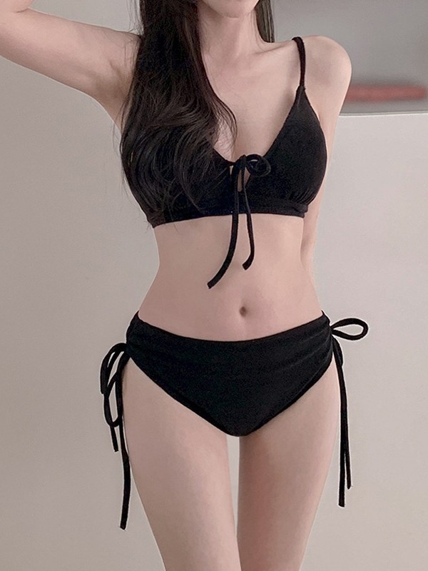 Costum de baie pentru femei: sexy, decupat la spate; material: nylon-elastan; căptușeală: poliester-elastan; greutate 220 g; stiluri: triunghi, slip, split bikini