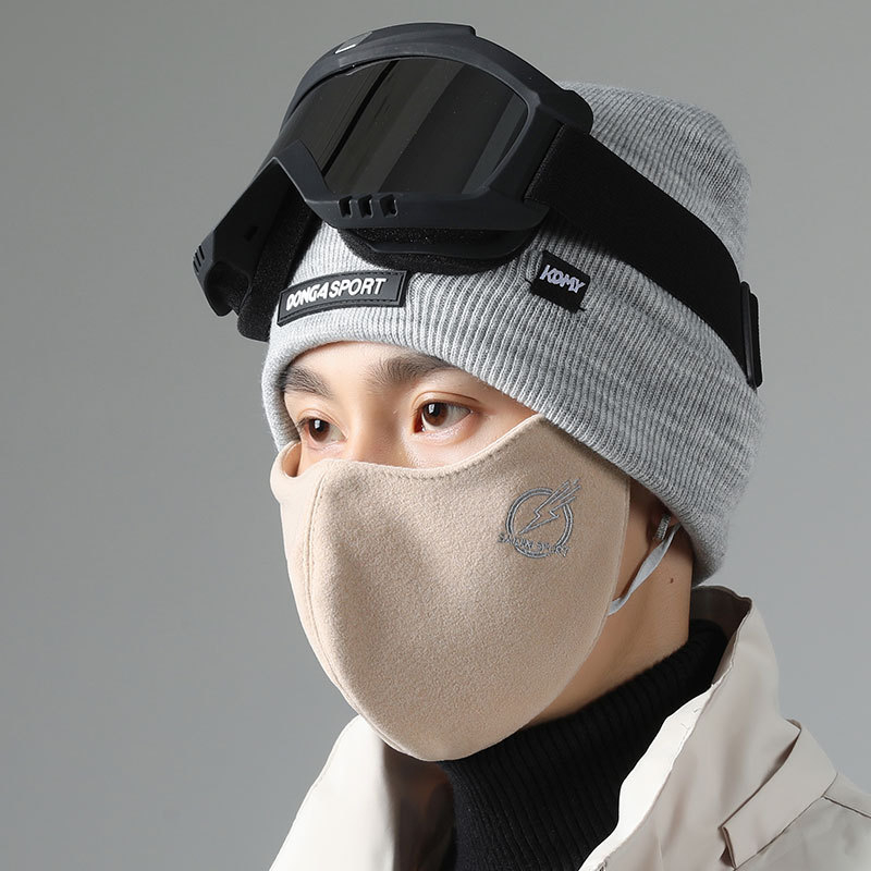 Ziema siltā maska ārpus telpām riteņbraukšanai, modelis A80-KM, vācu samta audums, putekļu aizsardzība, ģeometrisks raksts, maska ar karājamiem ausīm