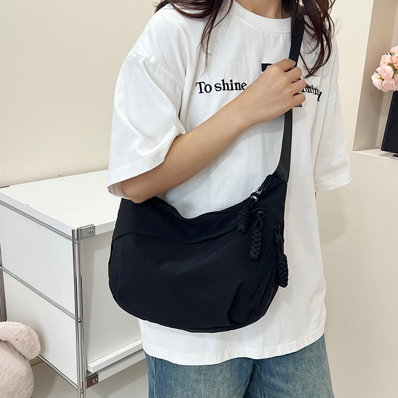 Knedļu formas plecu soma, pilsētas vienkāršība, audums, rāvējslēdzējs, iekšējā kabata telefona uzglabāšanai