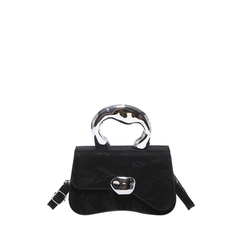 Rankinė — gatvės stiliaus, PU medžiaga, horizontalaus kvadrato formos, poliesterio pamušalas, uždarytas dangtelis