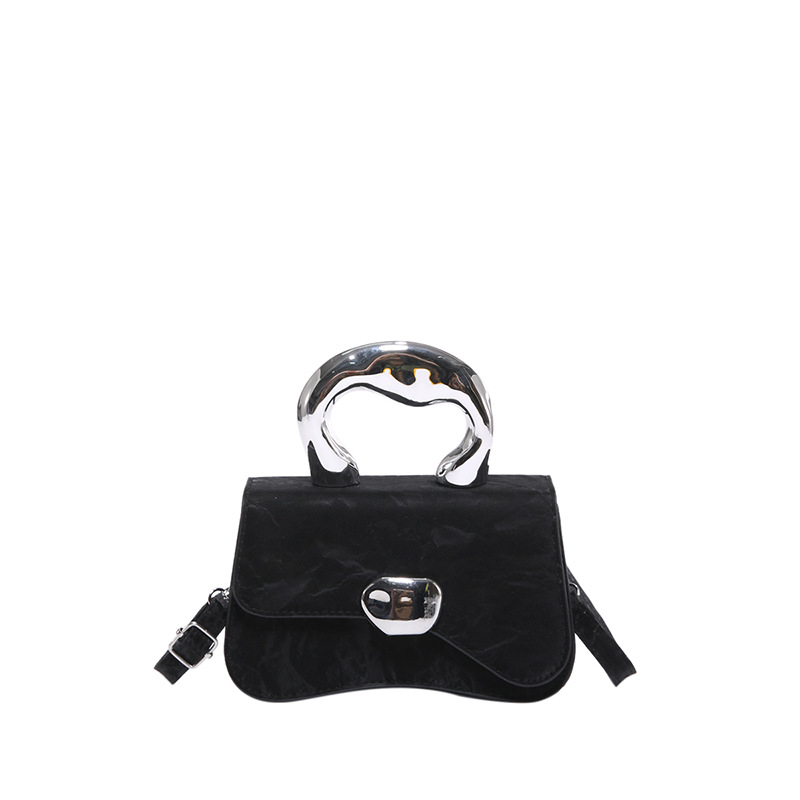 Rankinė — gatvės stiliaus, PU medžiaga, horizontalaus kvadrato formos, poliesterio pamušalas, uždarytas dangtelis