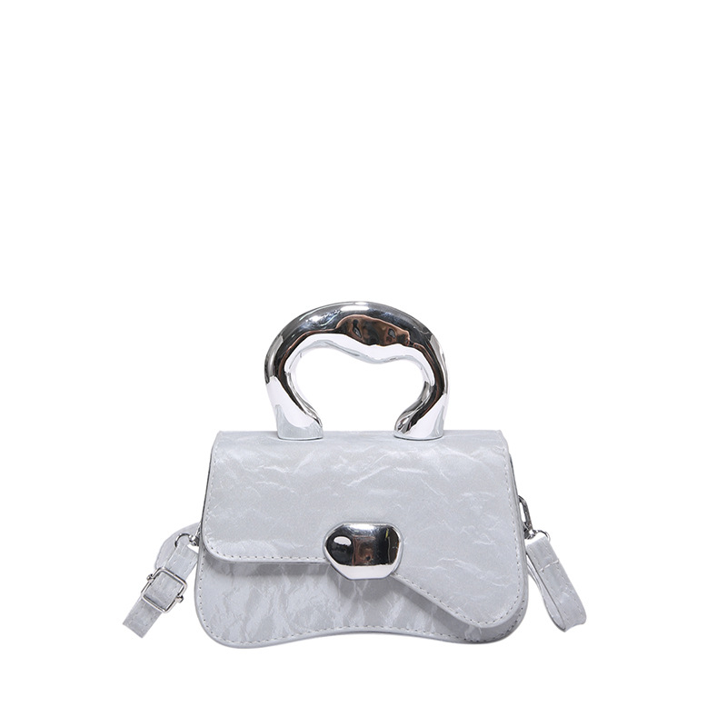 Rankinė — gatvės stiliaus, PU medžiaga, horizontalaus kvadrato formos, poliesterio pamušalas, uždarytas dangtelis