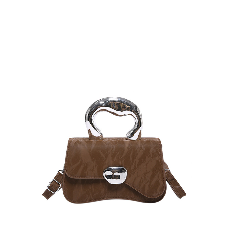 Rankinė — gatvės stiliaus, PU medžiaga, horizontalaus kvadrato formos, poliesterio pamušalas, uždarytas dangtelis