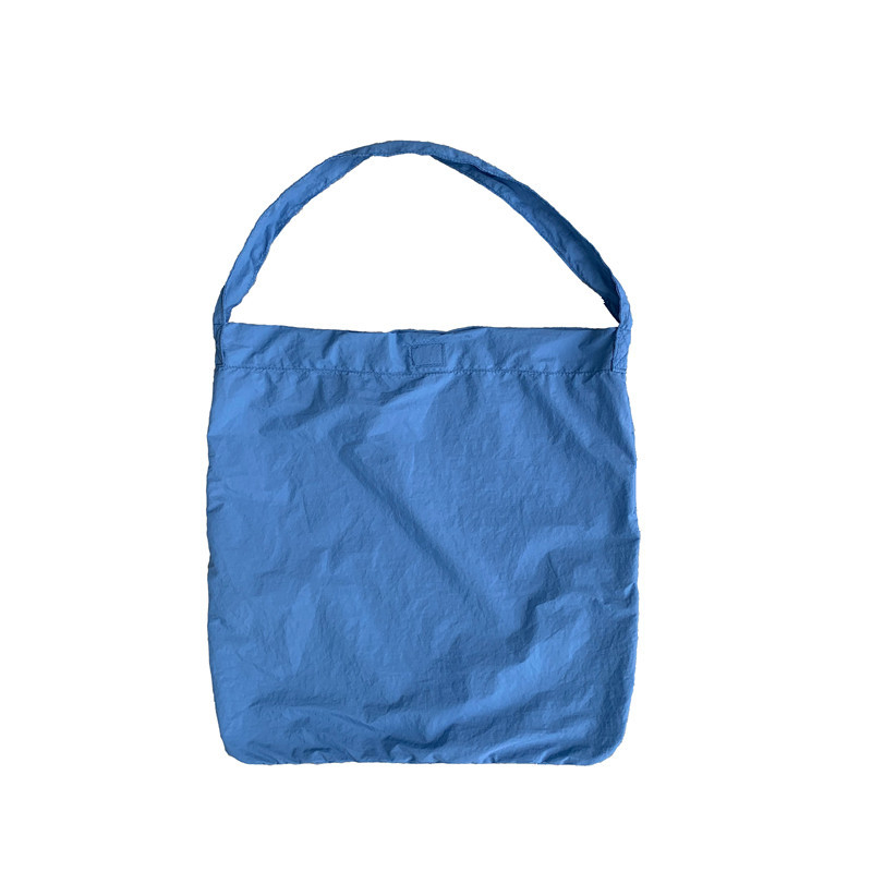 Sieviešu bucket soma, neilons ar kanvas tekstūru, vertikāla kvadrāta forma, Velcro aizdare, iekšējā atsešķa telefona kabata, viena pleca siksna, ikdienas lietošanai